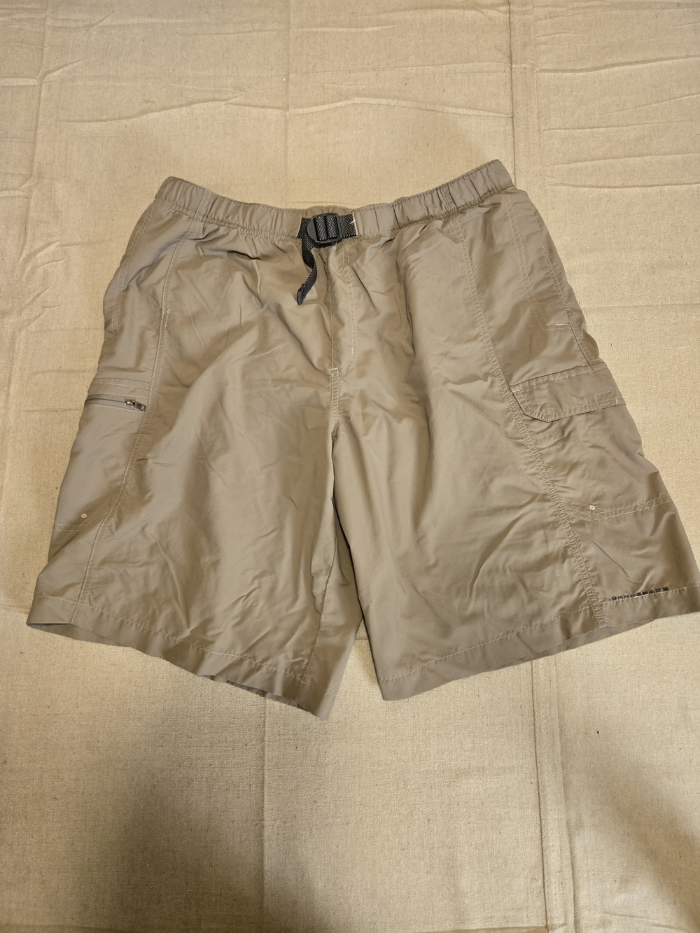 Columbia Omni-Shade Cargo Shorts Mens XL Khaki Nylon Hiking Outdoor